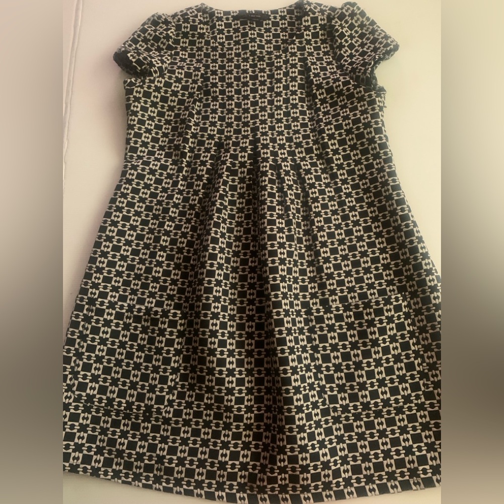 Supper cute dress brand 1 and only off white and black pattern